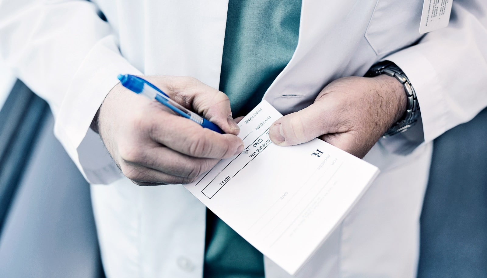 Handwritten prescriptions for opioids contain more errors - Futurity