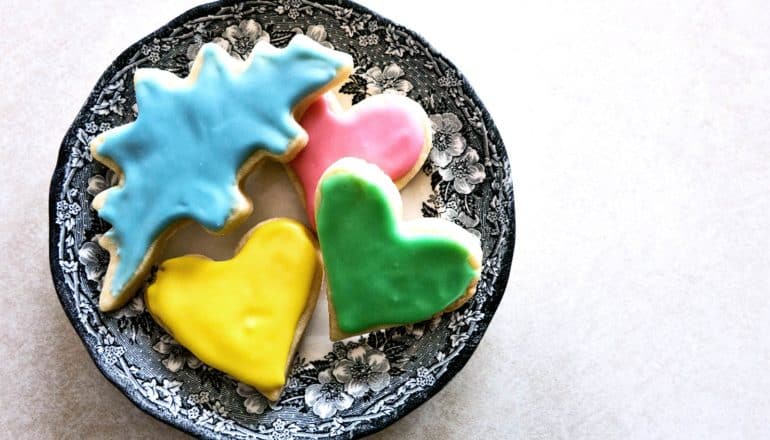 heart-shaped cookies on a plate (cutting calories concept)