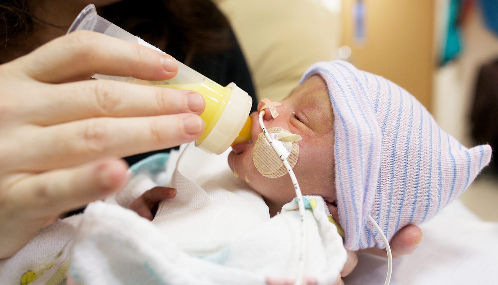 Tiny molecules in breast milk may prevent infants from developing