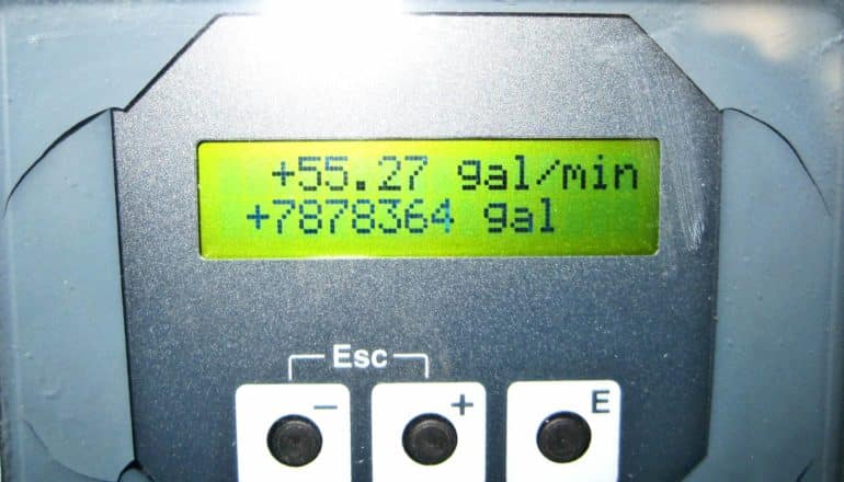 screen says "+55.27 gal/min +7878364 gal" above buttons