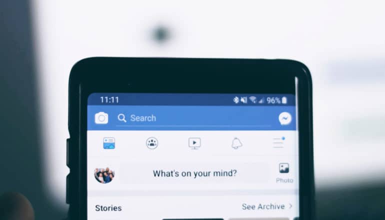 facebook prompt "what's on your mind" on phone