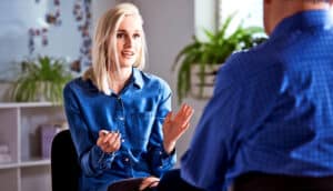 A young woman speaks to a therapist.