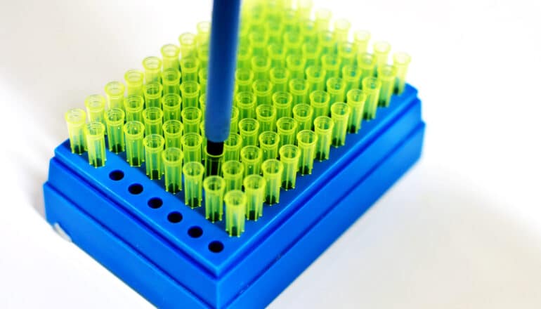 Micro pipette tip with autopipette